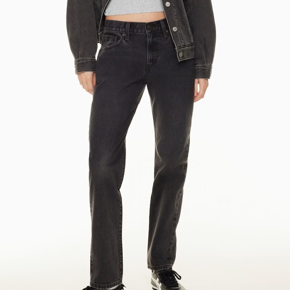 Levi’s Middy Straight Jean in Dark Grey Size 26